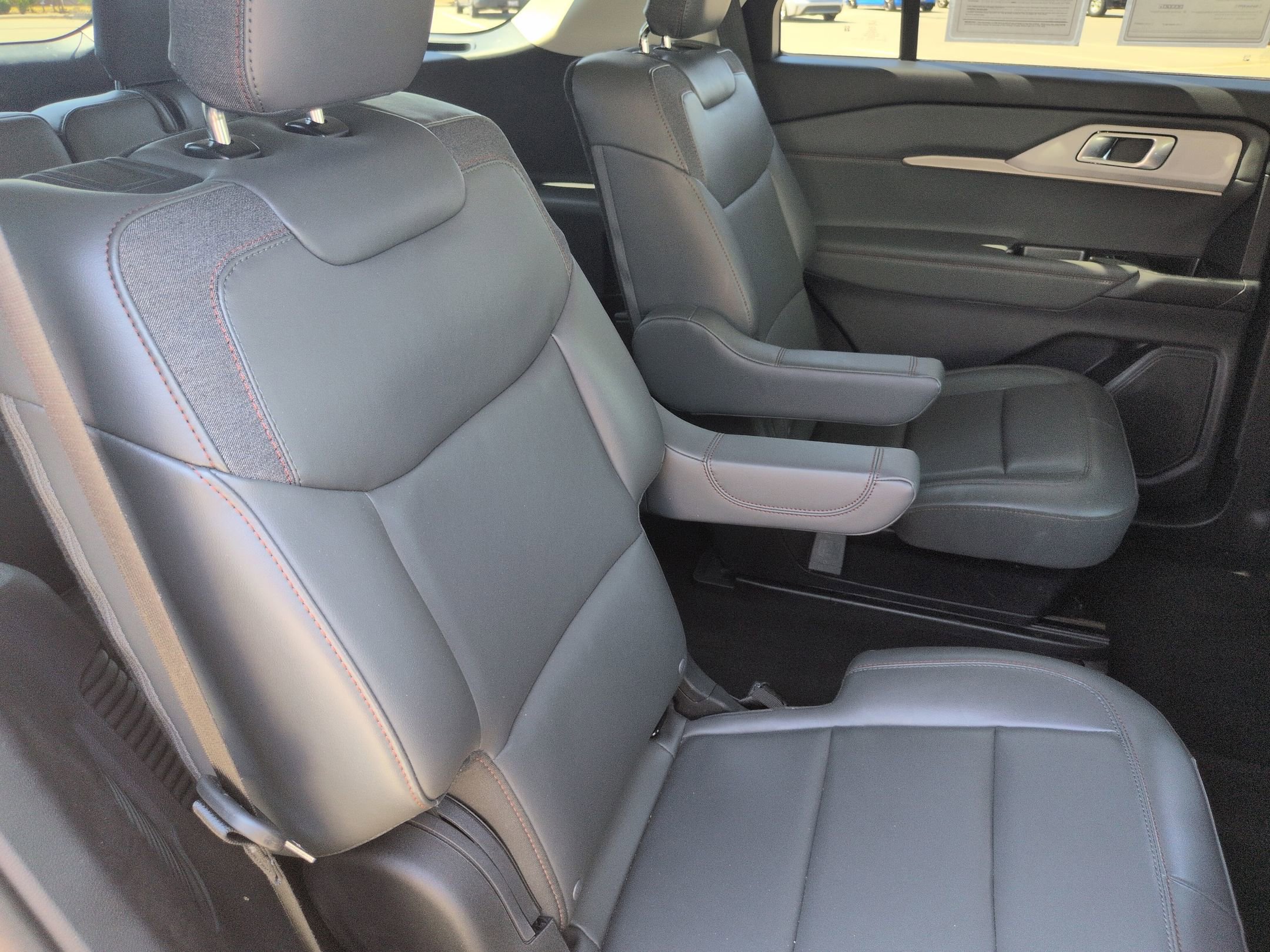 Certified 2025 Ford Explorer Active w/ Active Comfort Package RWD image 34