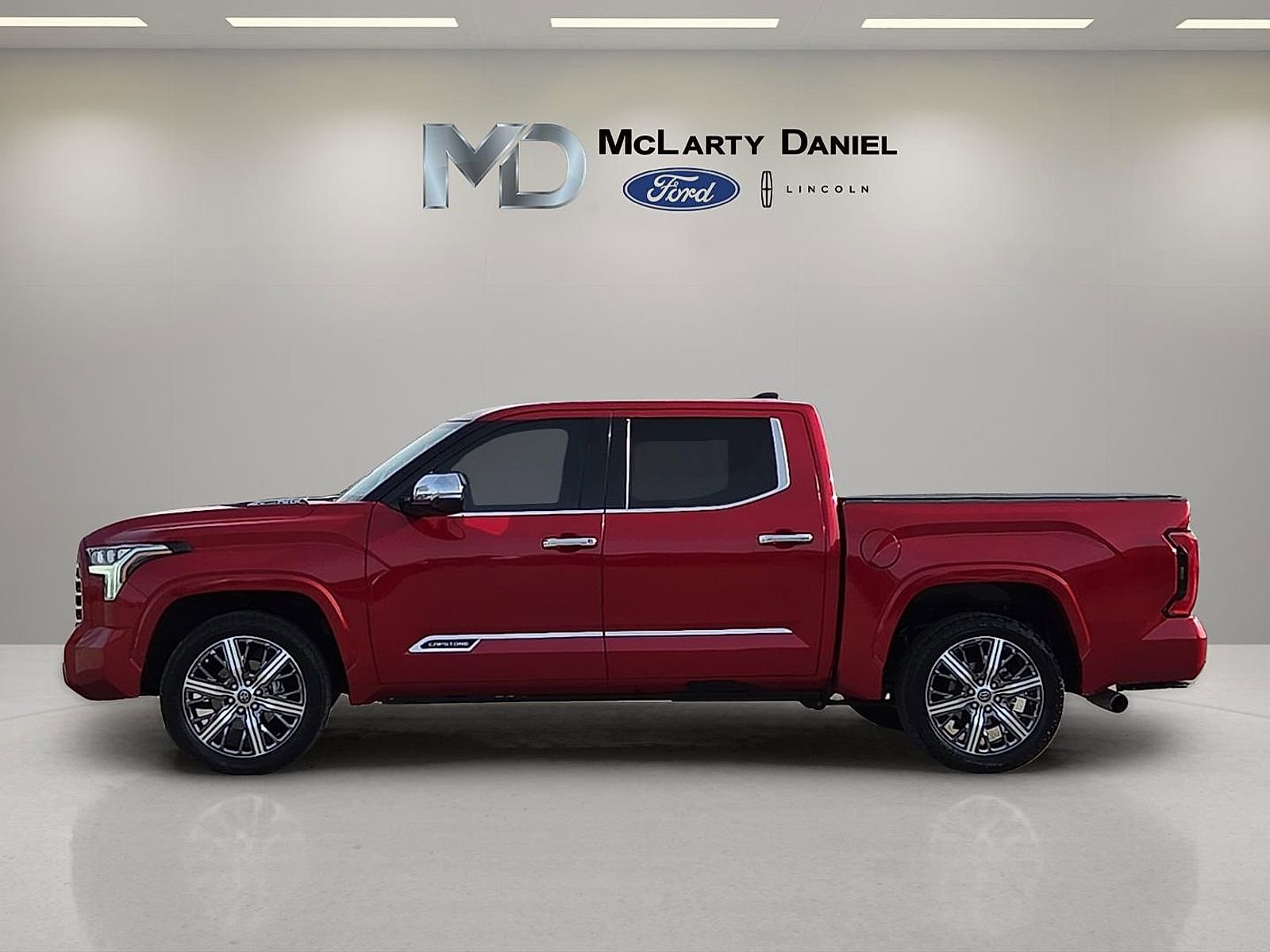 Used 2022 Toyota Tundra Capstone AWD/4WD image 3