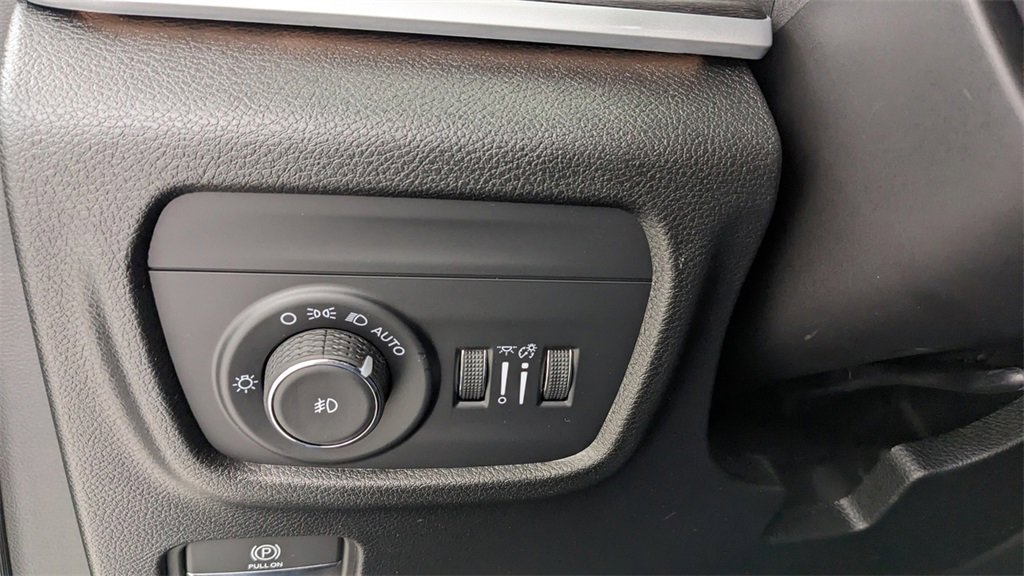 Used 2025 Jeep Grand Cherokee L Limited image 22