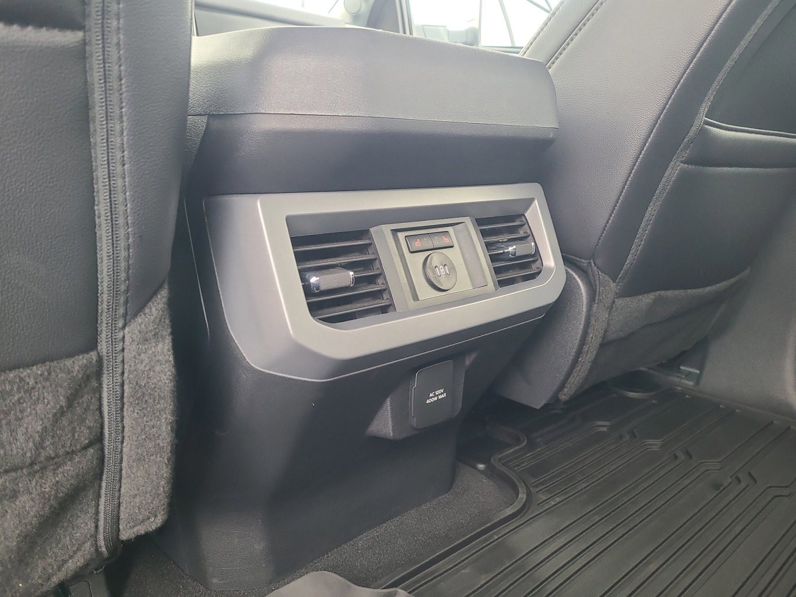 Certified 2025 Ford F350 Lariat w/ Black Appearance Package image 33