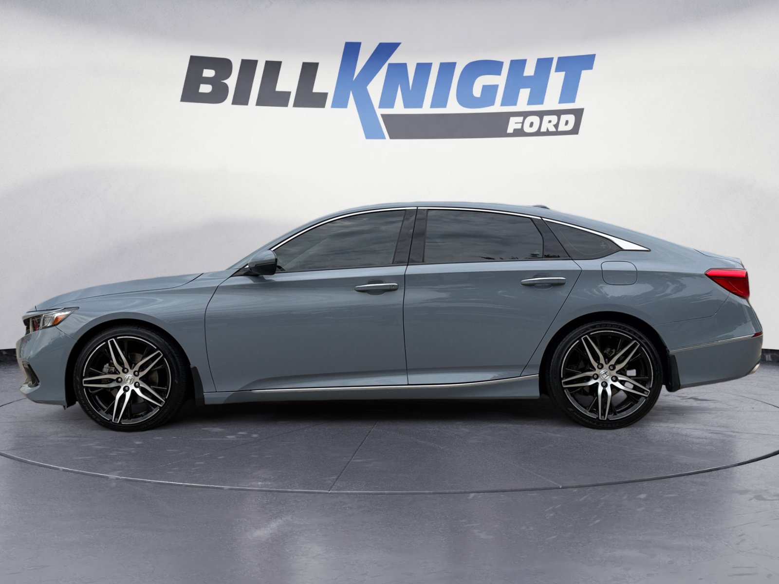 Used 2021 Honda Accord Touring image 2