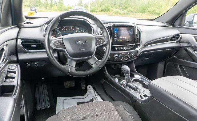 Used 2023 Chevrolet Traverse LT FWD image 12