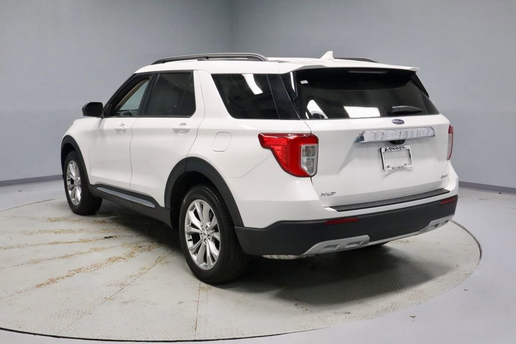 Certified 2023 Ford Explorer XLT w/ Equipment Group 202A AWD/4WD image 9