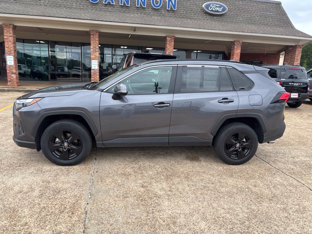 Used 2025 Toyota RAV4 XLE FWD image 2
