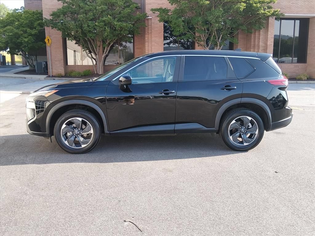Used 2025 Nissan Rogue SV FWD image 7