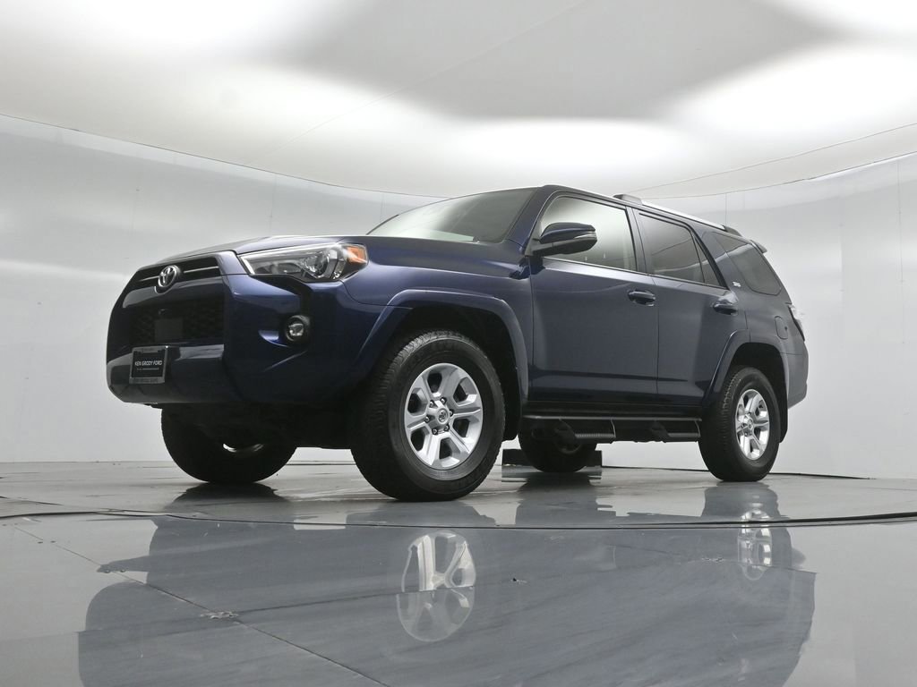 Used 2022 Toyota 4Runner SR5 Premium w/ Moonroof Package AWD/4WD image 28