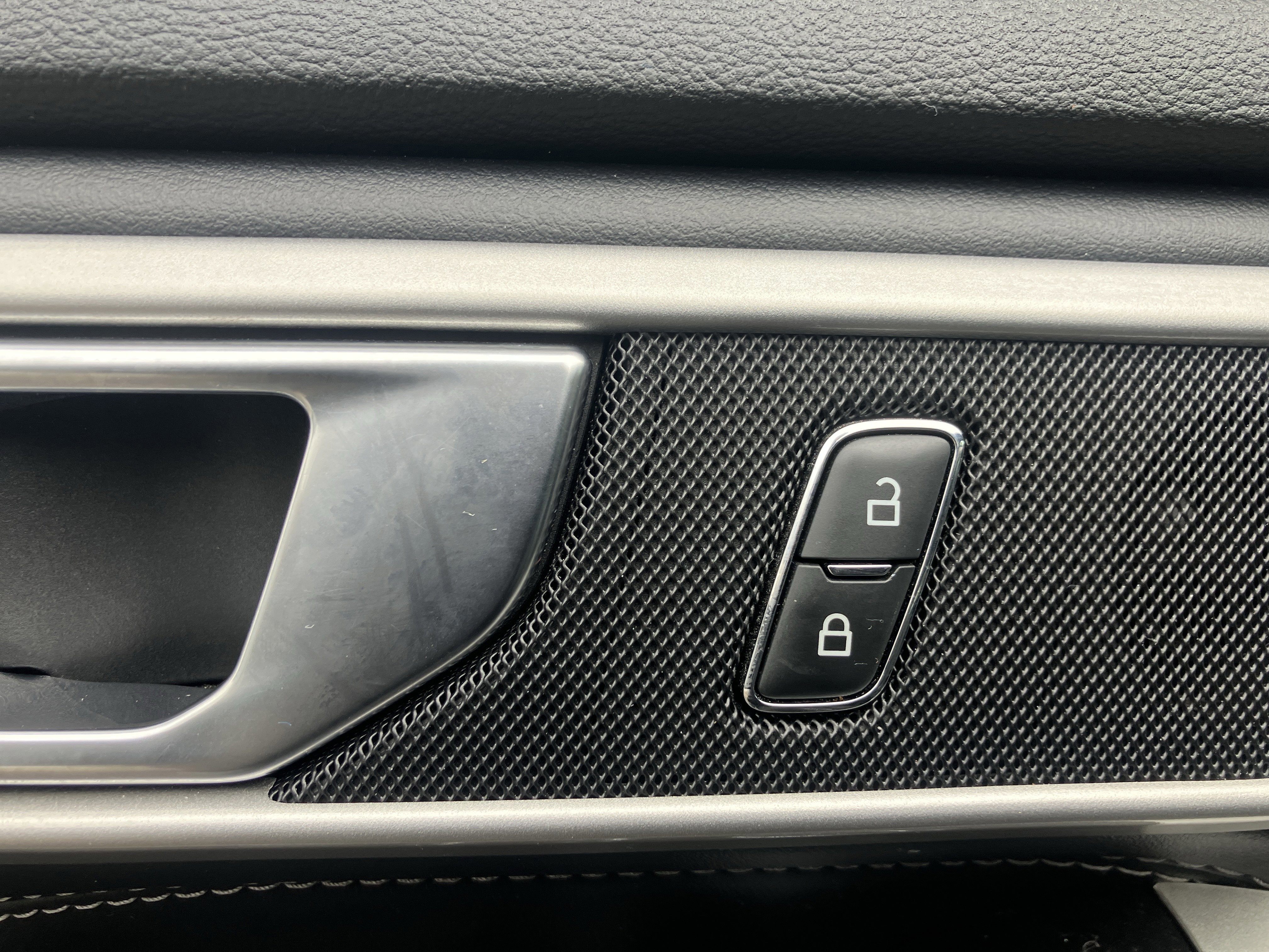 Certified 2022 Ford Explorer XLT w/ Equipment Group 202A image 18