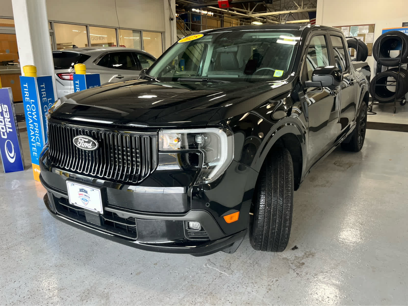Certified 2025 Ford Maverick Lobo AWD/4WD image 8