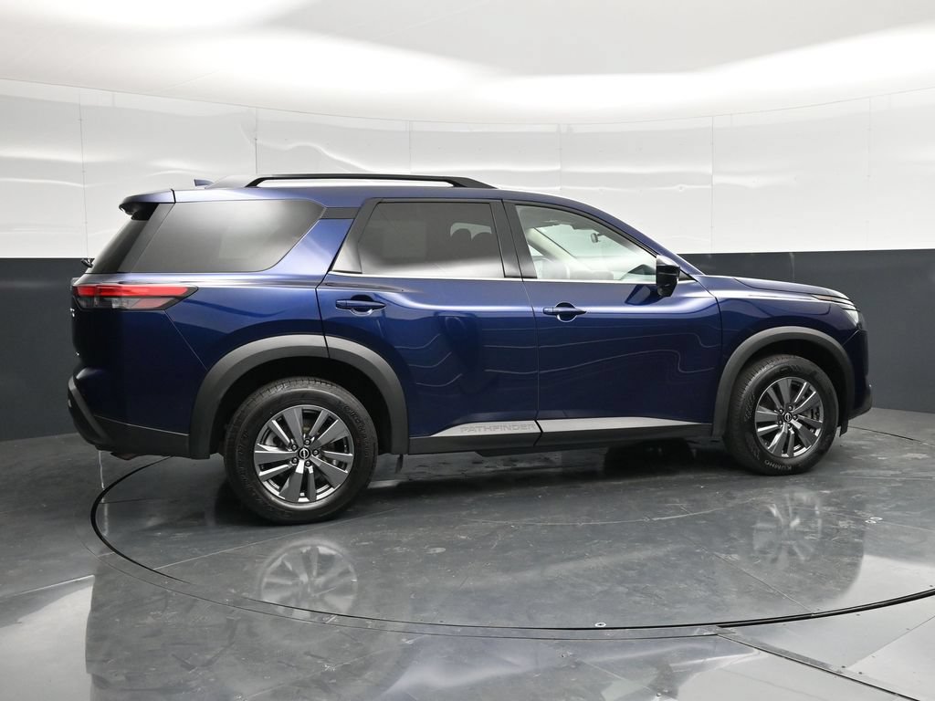 Used 2025 Nissan Pathfinder SV AWD/4WD image 2
