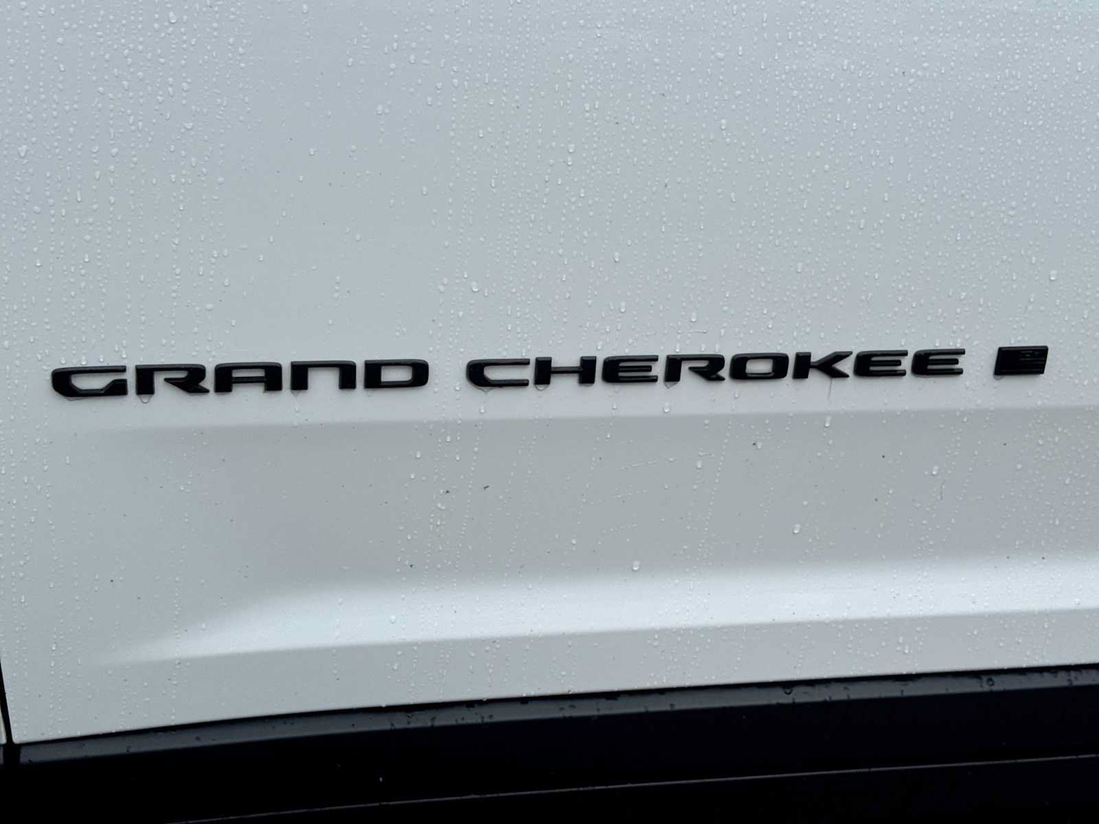 Used 2024 Jeep Grand Cherokee L Laredo AWD/4WD image 12