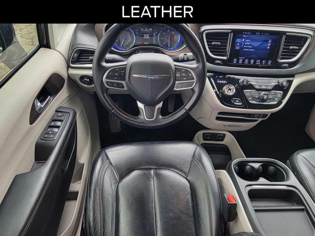 Used 2017 Chrysler Pacifica Touring-L FWD image 9