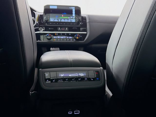 Used 2024 Nissan Pathfinder SL w/ SL Premium Package FWD image 31