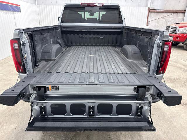 Used 2024 GMC Sierra 2500 Denali w/ Technology Package AWD/4WD image 8