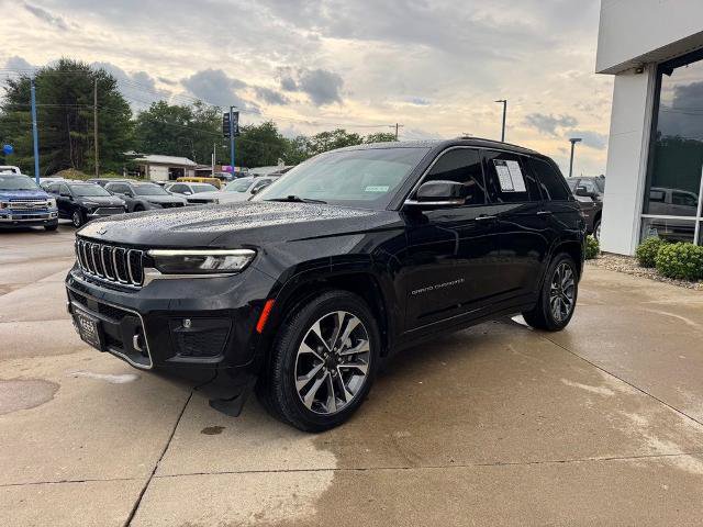 Used 2023 Jeep Grand Cherokee Overland w/ Advanced Protech Group III AWD/4WD image 3
