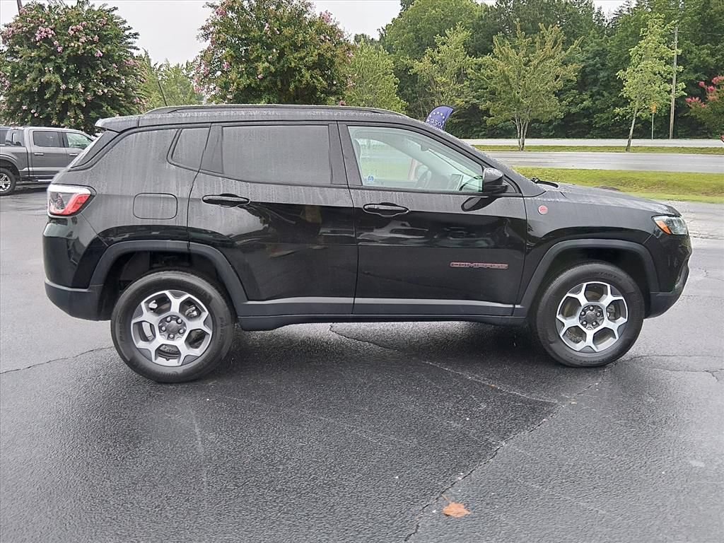 Used 2022 Jeep Compass Trailhawk w/ Trailhawk Convenience Group AWD/4WD image 3