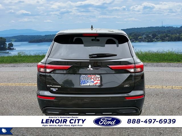 Used 2023 Mitsubishi Outlander SE Black Edition image 4