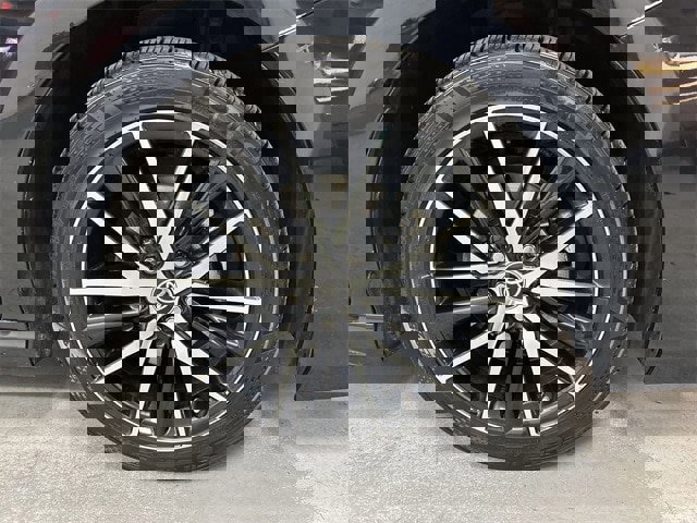 Used 2023 Toyota Camry SE image 2