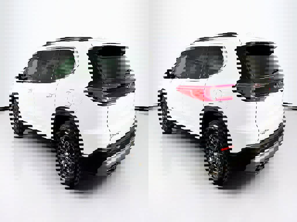 Used 2025 GMC Acadia Elevation image 3