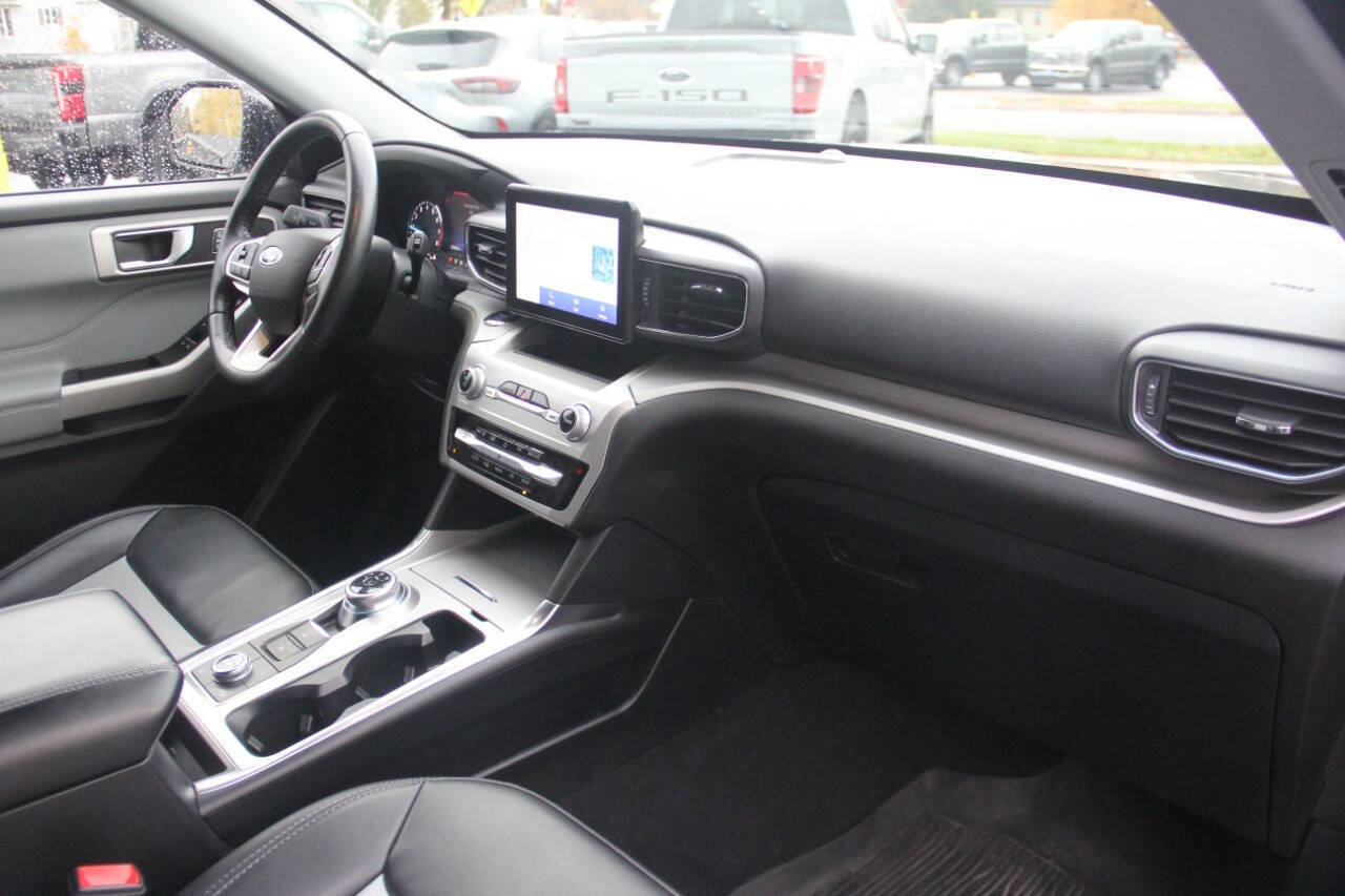 Certified 2022 Ford Explorer XLT w/ Equipment Group 202A image 22