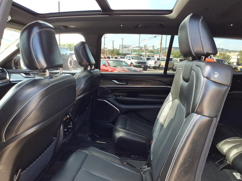 Used 2023 Jeep Grand Cherokee L Overland AWD/4WD image 15