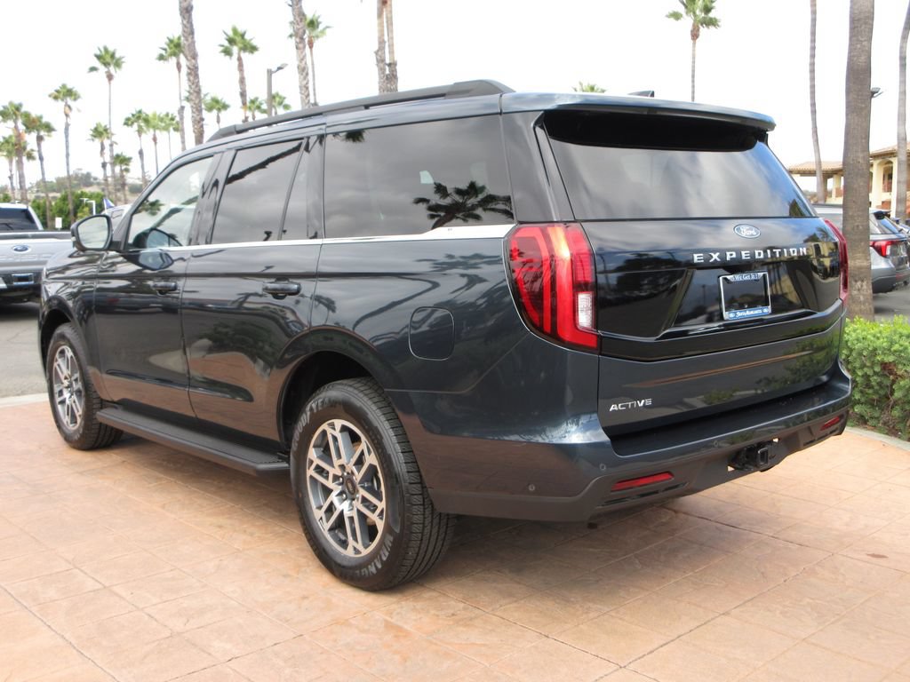 Certified 2025 Ford Expedition Active RWD image 4