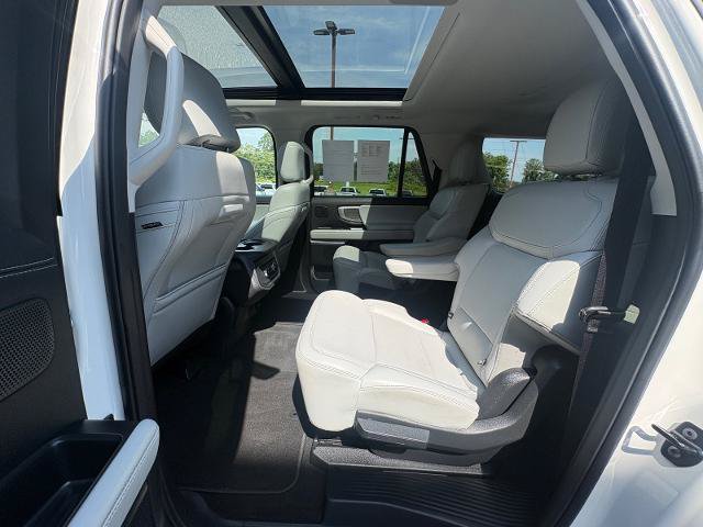 Certified 2025 Ford Expedition Max Platinum w/ Driver's Package AWD/4WD image 32