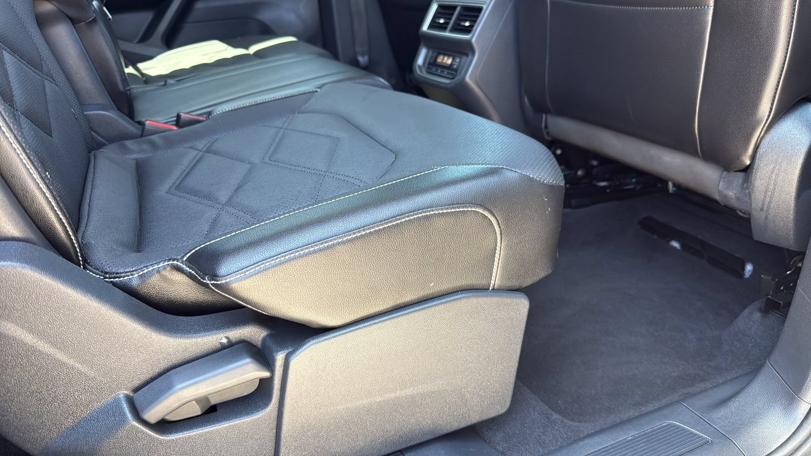Used 2024 Volkswagen Atlas SE FWD image 27