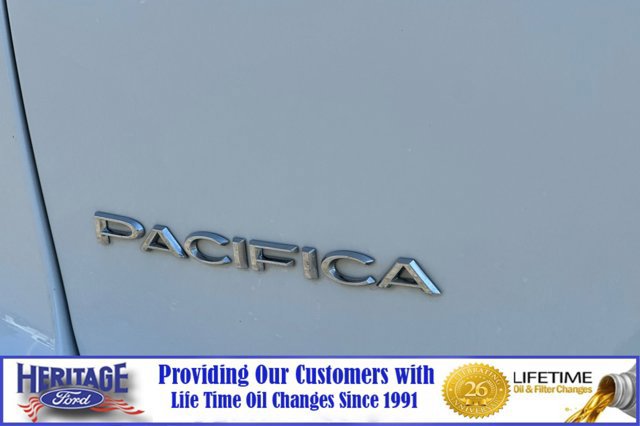 Used 2023 Chrysler Pacifica Touring-L image 28