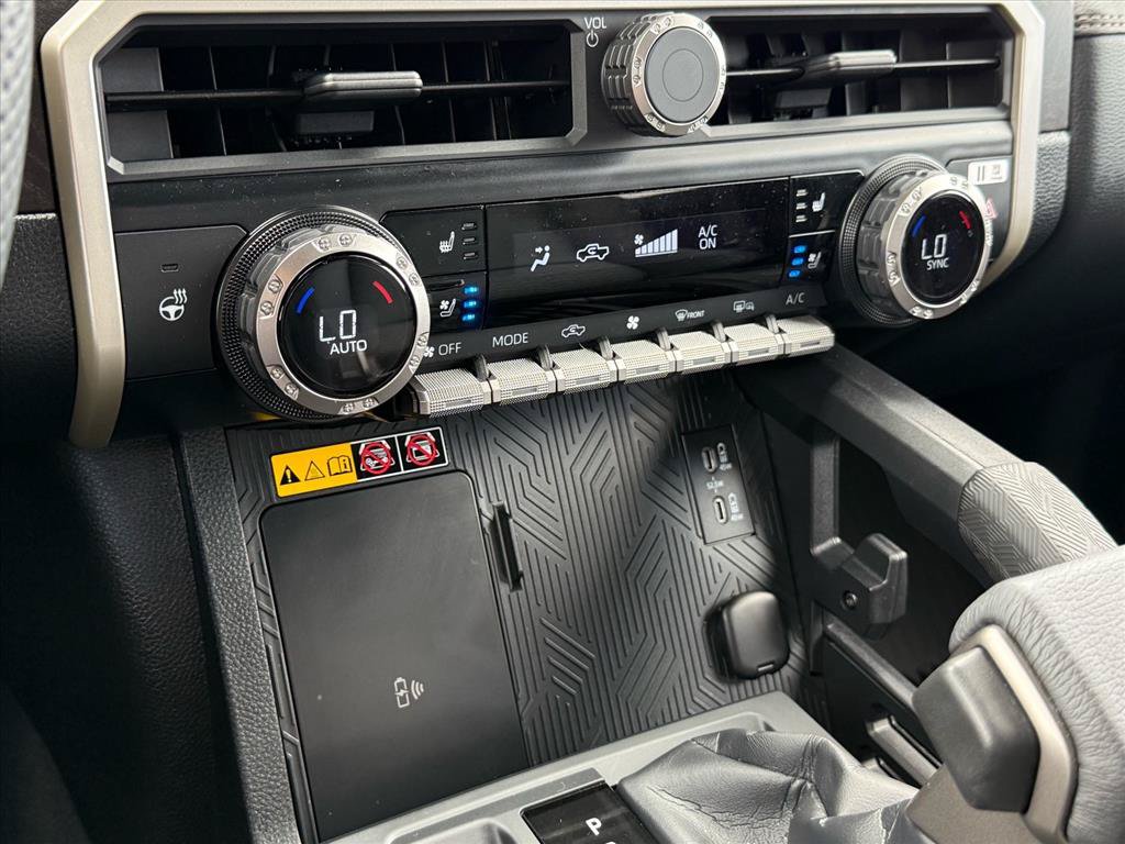 Used 2025 Toyota Tacoma Limited AWD/4WD image 16