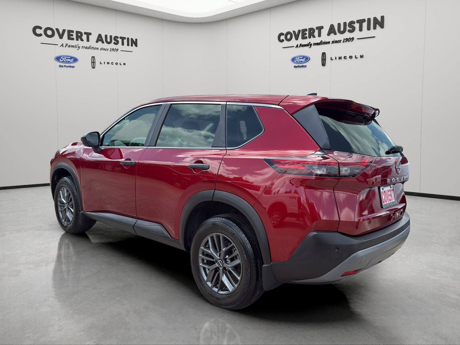 Used 2023 Nissan Rogue S FWD image 2