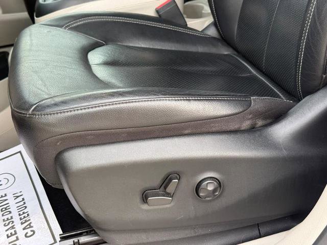 Used 2022 Chrysler Pacifica Touring-L FWD image 25
