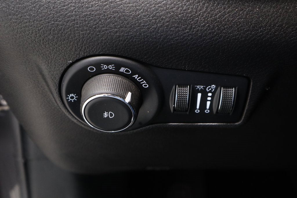 Used 2024 Jeep Compass Latitude image 26