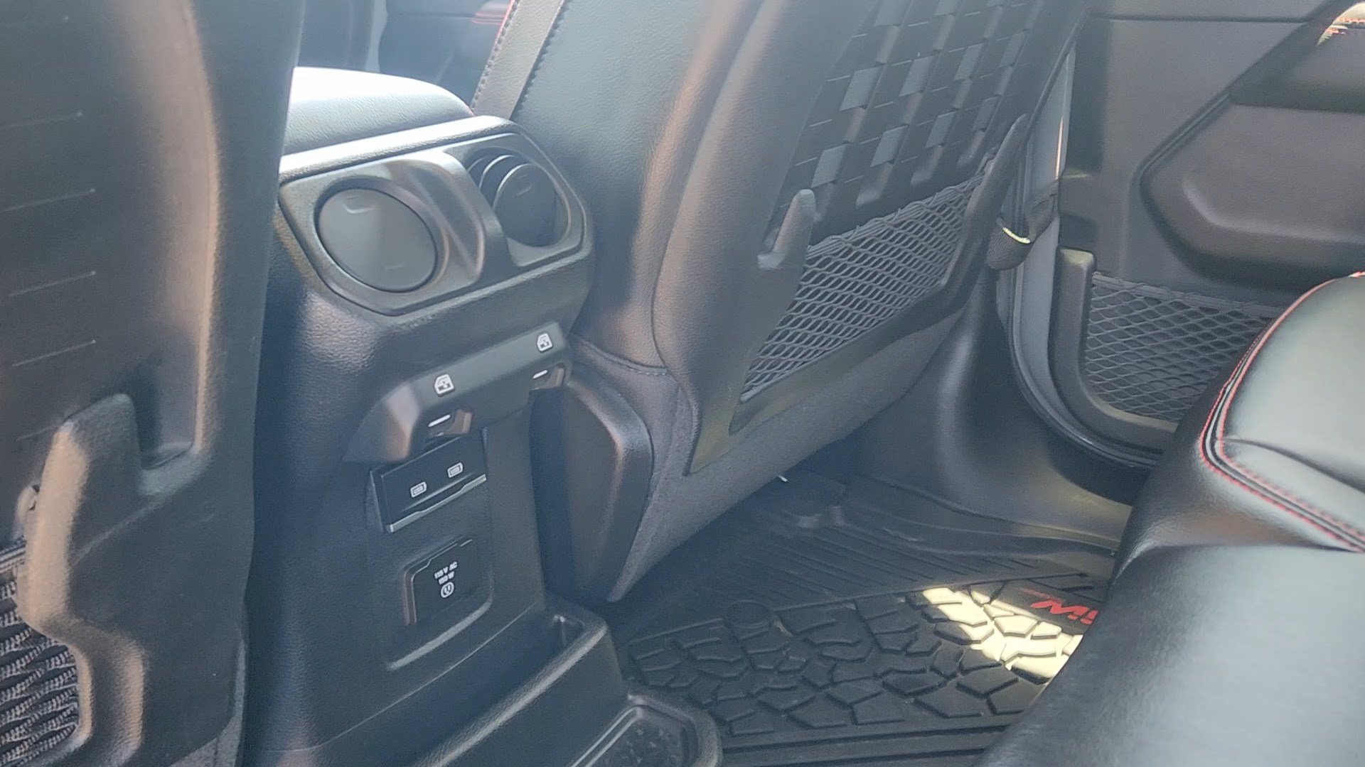 Used 2021 Jeep Wrangler Unlimited Rubicon AWD/4WD image 26