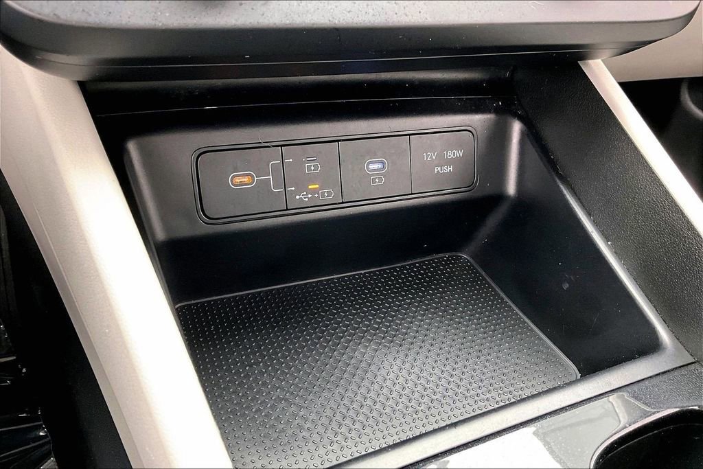 Used 2025 Hyundai Tucson SE FWD image 32