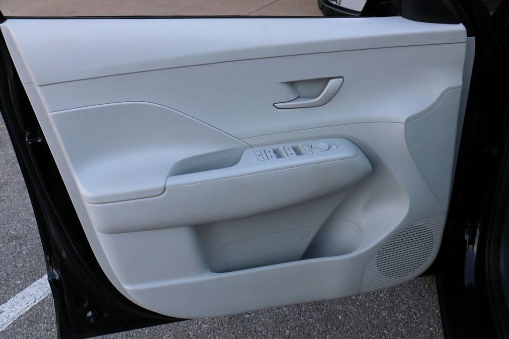 Used 2025 Hyundai Kona SEL image 14