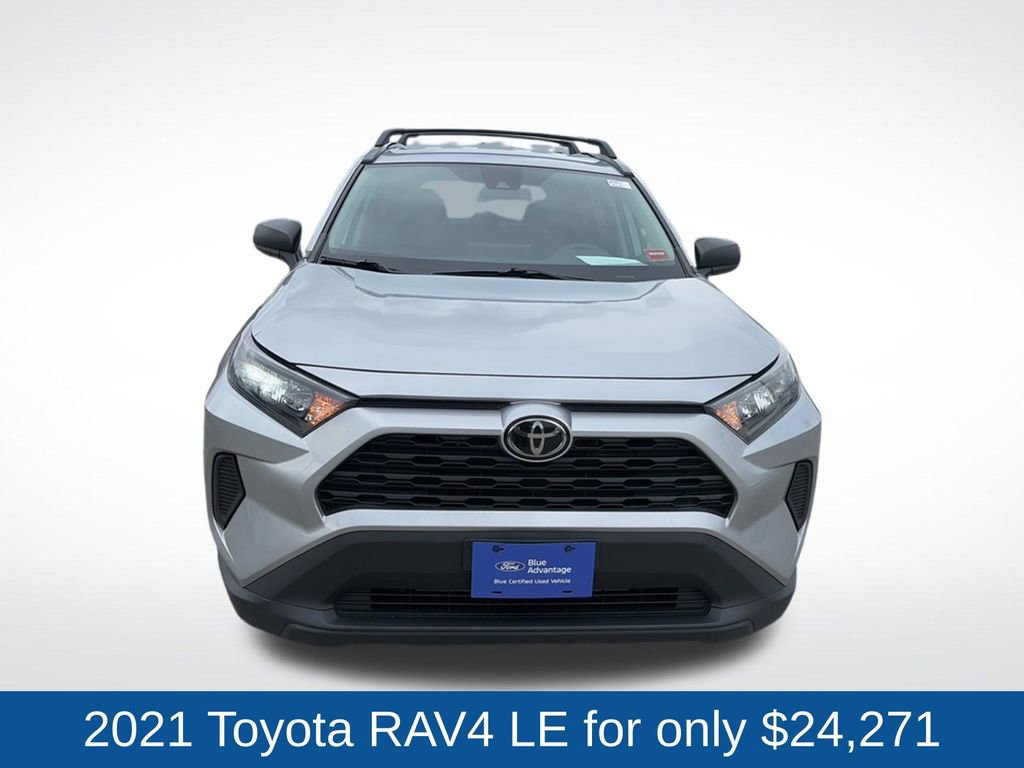 Used 2021 Toyota RAV4 LE AWD/4WD image 2