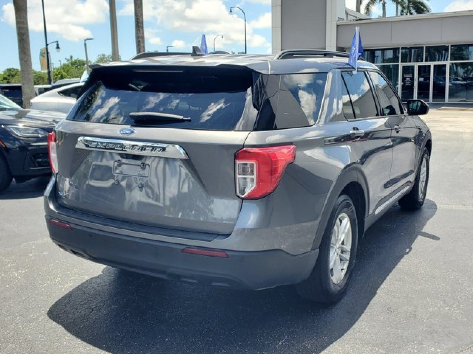 Certified 2023 Ford Explorer XLT RWD image 7