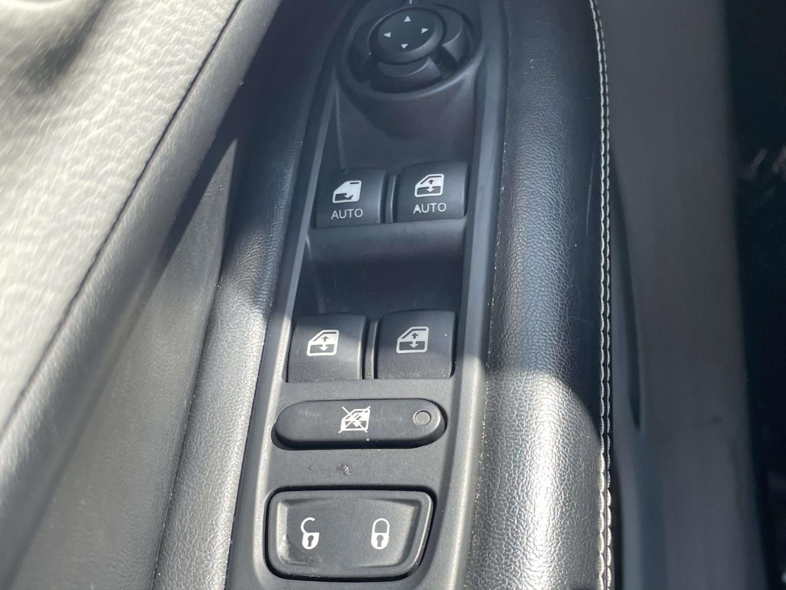 Used 2018 Jeep Compass Latitude w/ Popular Equipment Group image 29