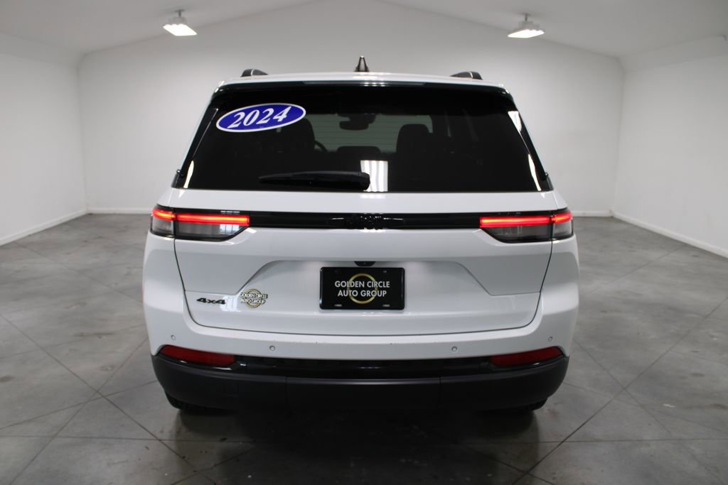 Used 2024 Jeep Grand Cherokee Altitude AWD/4WD image 9