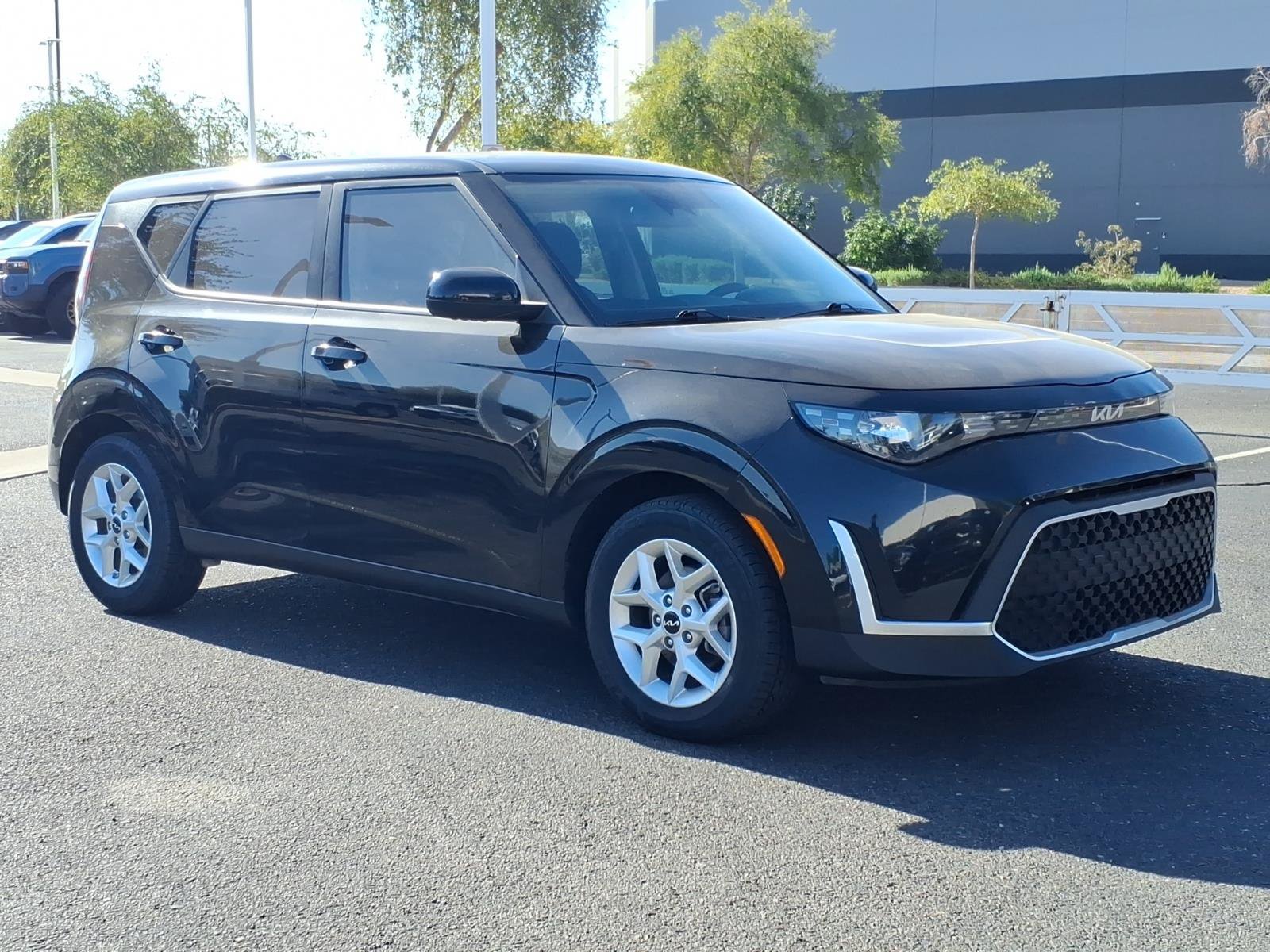 Used 2023 Kia Soul LX w/ LX Technology Package FWD image 7