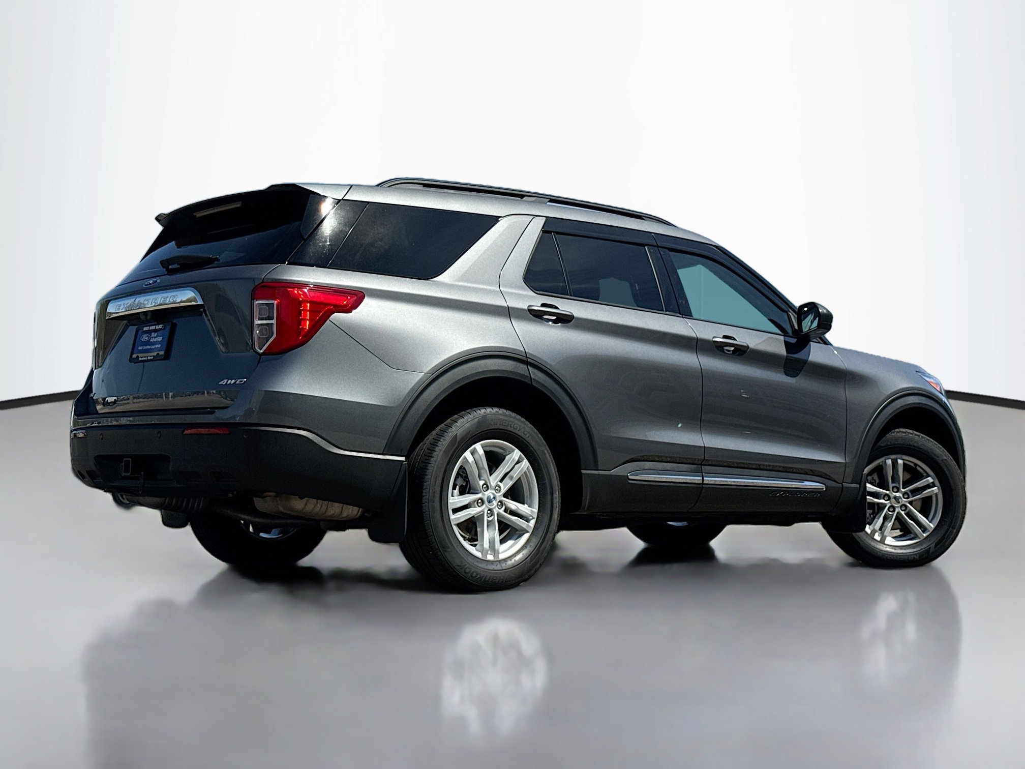 Certified 2024 Ford Explorer XLT w/ Class IV Trailer Tow Package image 3