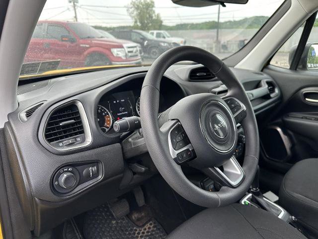 Used 2023 Jeep Renegade Latitude AWD/4WD image 17