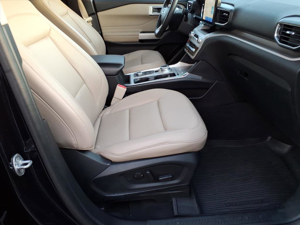 Certified 2022 Ford Explorer XLT w/ Equipment Group 202A image 9