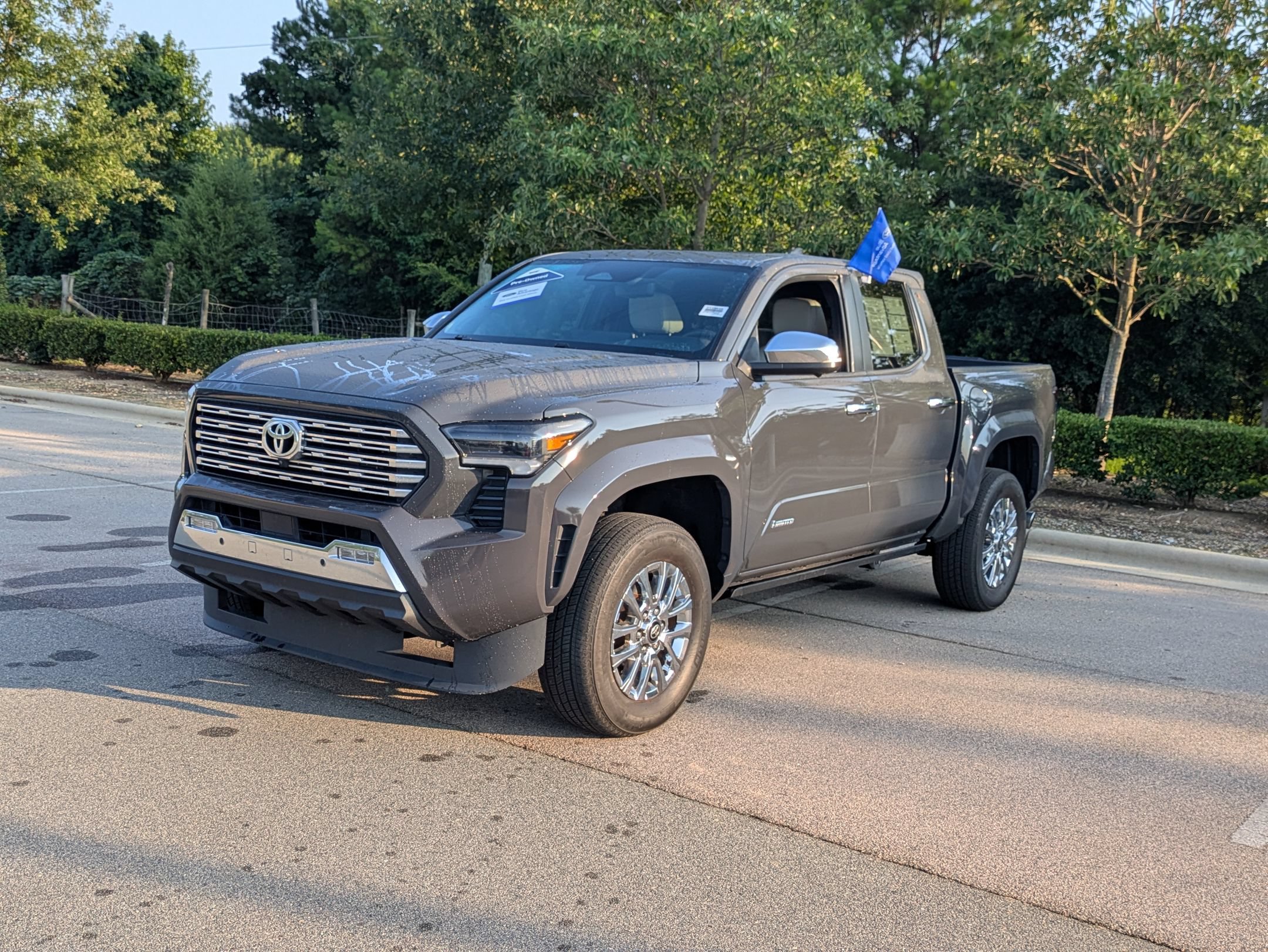 Used 2024 Toyota Tacoma Limited w/ Limited Package (LT) AWD/4WD image 8
