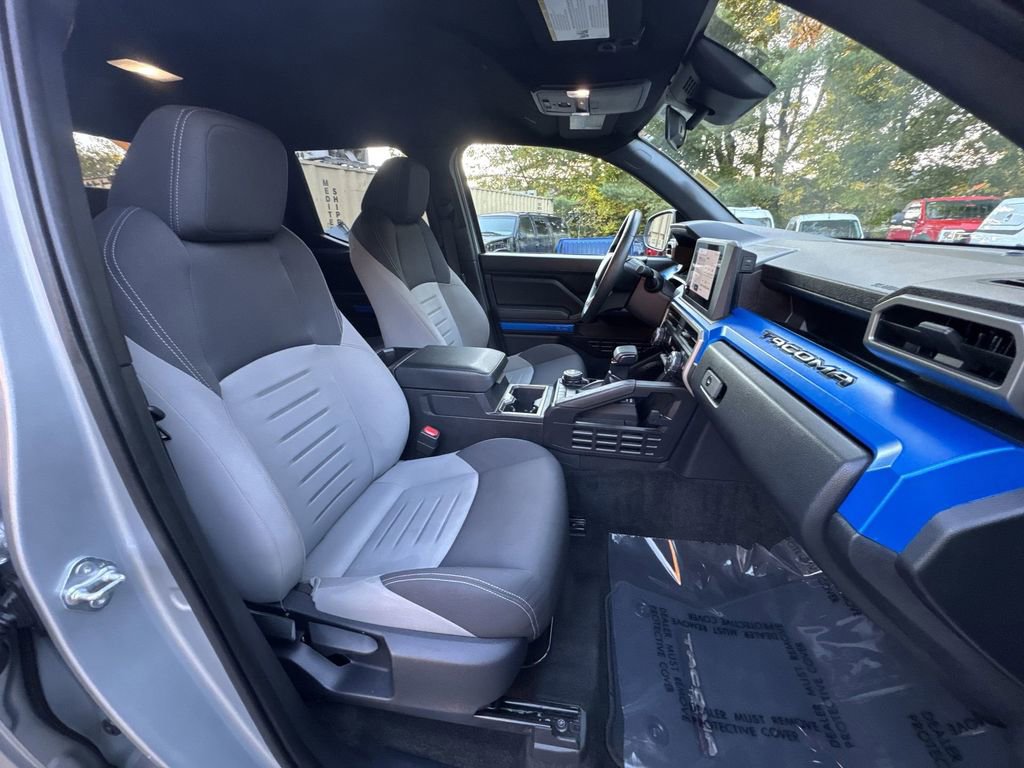 Used 2024 Toyota Tacoma TRD Off-Road image 23