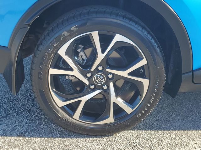 Used 2019 Toyota C-HR XLE image 5