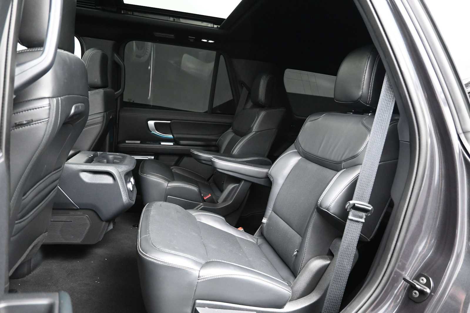 Certified 2025 Ford Expedition Platinum w/ Stealth Appearance Package AWD/4WD image 18