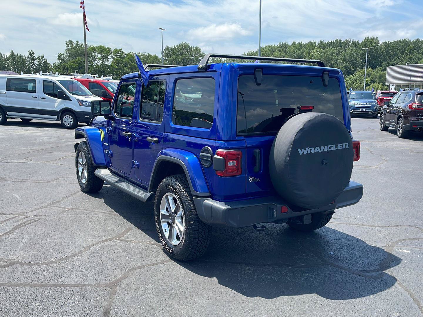 Used 2020 Jeep Wrangler Unlimited Sahara AWD/4WD image 3