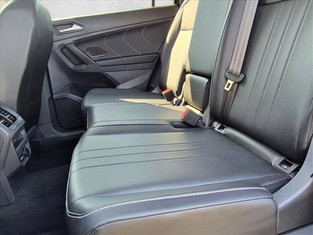 Used 2024 Volkswagen Tiguan SE FWD image 17
