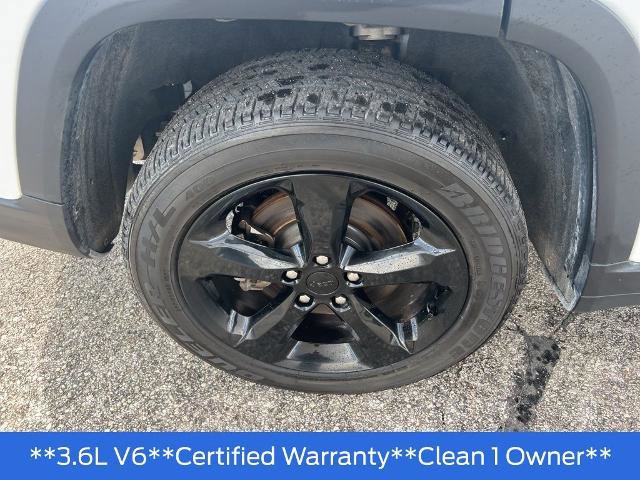 Used 2024 Jeep Grand Cherokee L Altitude AWD/4WD image 32
